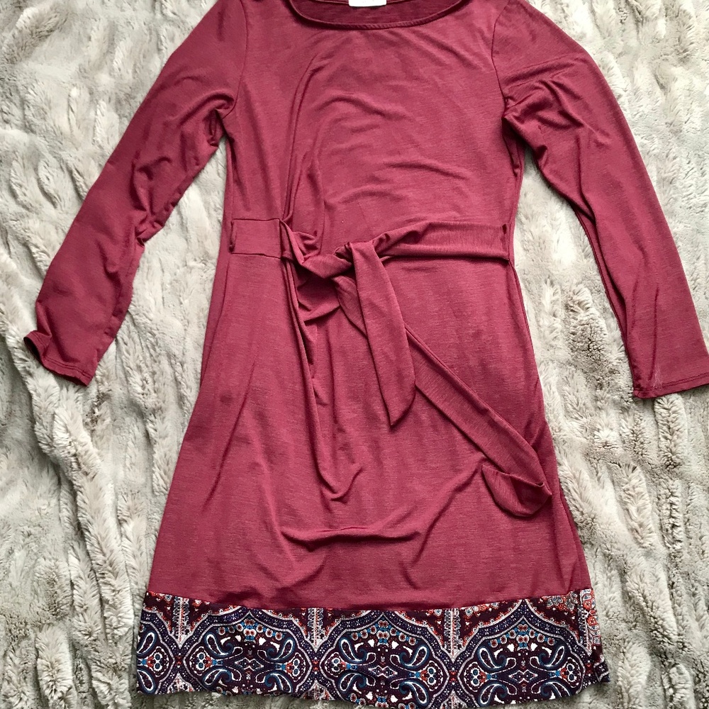 LE LIS Burgundy Dress
